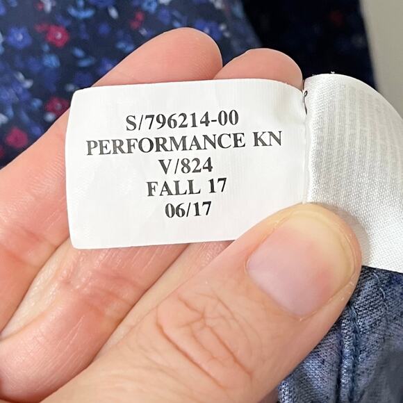 Banana Republic Men's Button Up Shirt M Blue Floral Long Sleeve Performance Knit - Picture 8 of 8